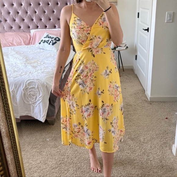 Francesca’s Mi Ami Yellow Floral Print Sundress - Picture 4 of 10